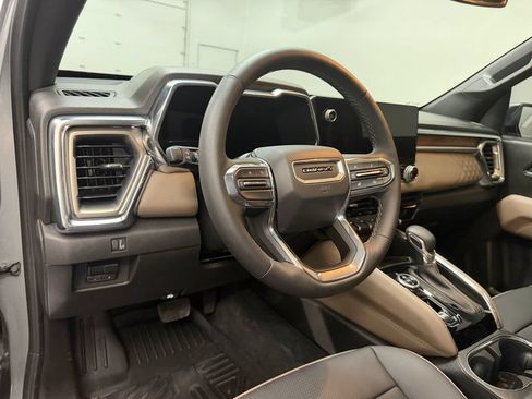 Used 2025 GMC Canyon Denali AWD/4WD image 4