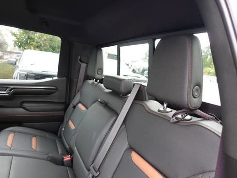 Used 2024 GMC Sierra 1500 AT4 w/ AT4 Preferred Package image 28