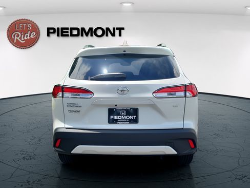 Used 2024 Toyota Corolla Cross LE FWD image 6