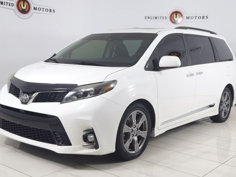 Used 2018 Toyota Sienna SE FWD image 5