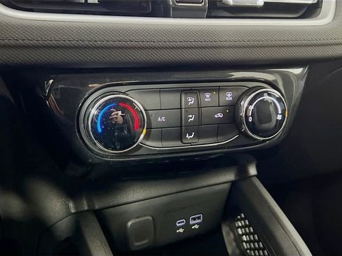 Used 2024 Chevrolet TrailBlazer LT image 13