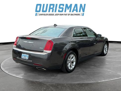 Used 2023 Chrysler 300 Touring RWD image 6