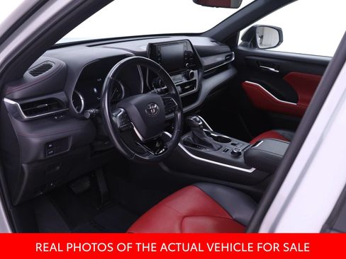 Certified 2021 Toyota Highlander XSE AWD/4WD image 3