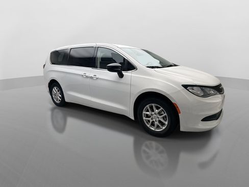 Used 2024 Chrysler Voyager LX FWD image 7