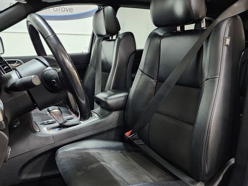 Used 2020 Jeep Grand Cherokee Laredo w/ Quick Order Package 2BN North image 14