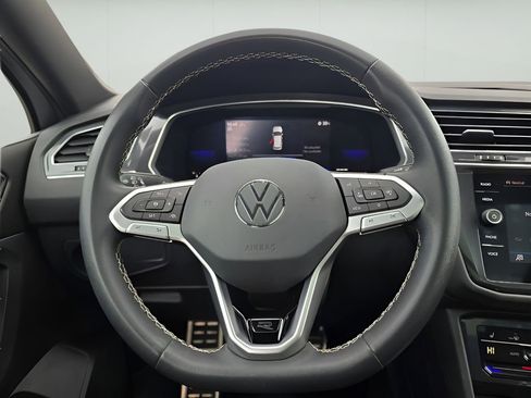 Used 2023 Volkswagen Tiguan SE R-Line image 28