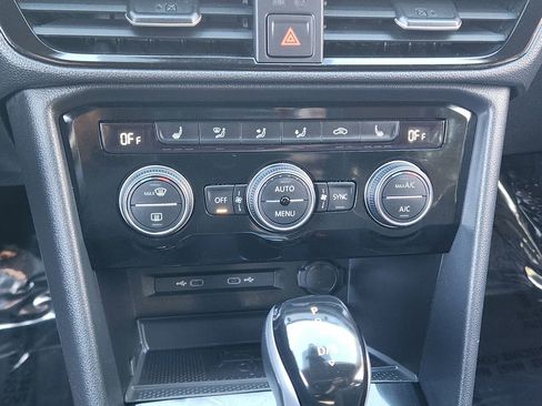 Certified 2024 Volkswagen Taos SE image 22