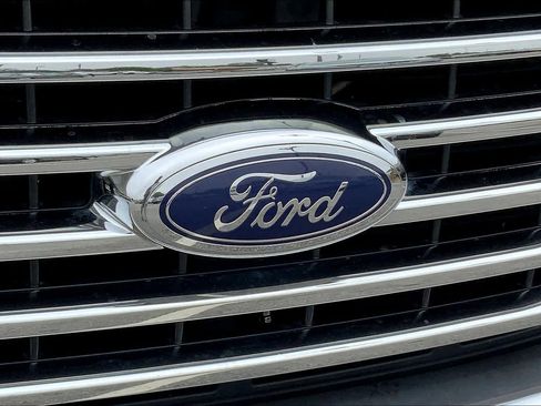 Used 2015 Ford F150 XLT w/ Equipment Group 302A Luxury AWD/4WD image 31