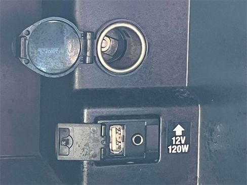 Used 2013 Toyota Camry LE image 32