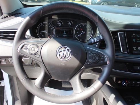 Used 2018 Buick Enclave Essence FWD image 15