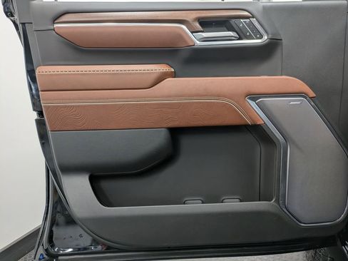 Used 2024 GMC Sierra 2500 Denali Ultimate image 8