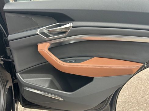 Used 2024 Audi Q8 e-tron Premium Plus image 30