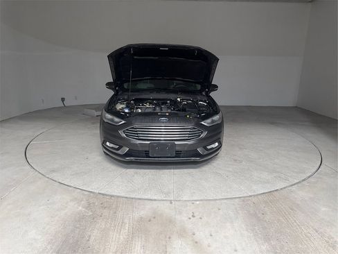 Used 2018 Ford Fusion Titanium image 11