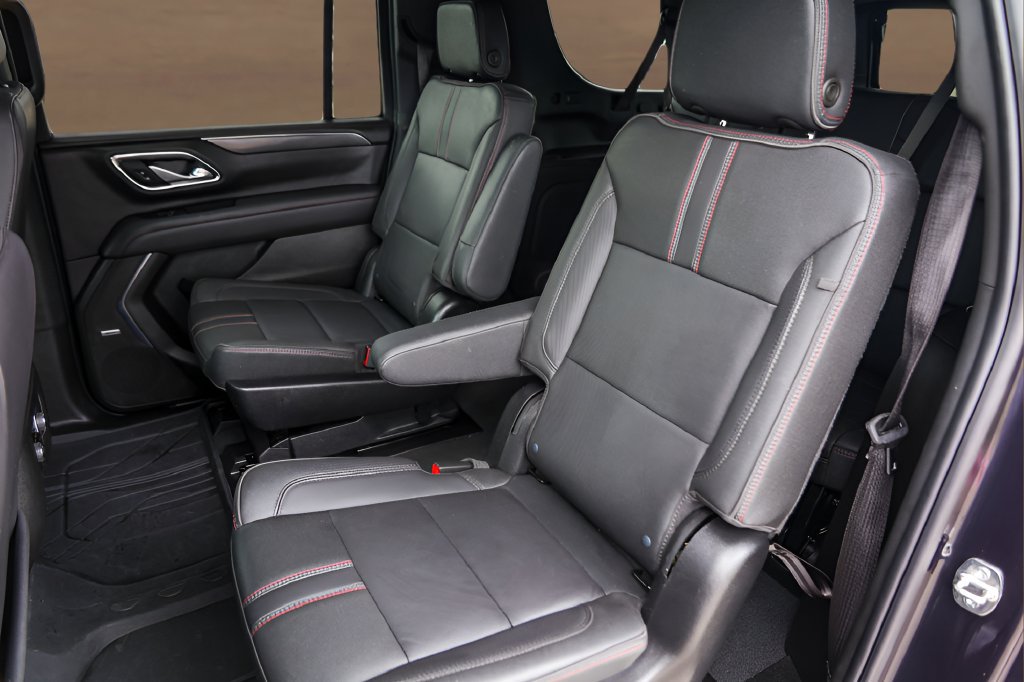 Used 2024 Chevrolet Suburban RST w/ Luxury Package RWD image 29