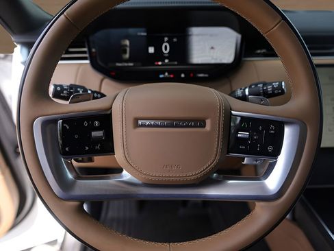 Used 2025 Land Rover Range Rover Autobiography AWD/4WD image 12
