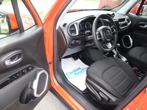 Used 2021 Jeep Renegade Latitude FWD image 3