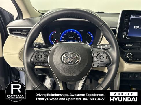 Used 2022 Toyota Corolla Cross XLE image 11