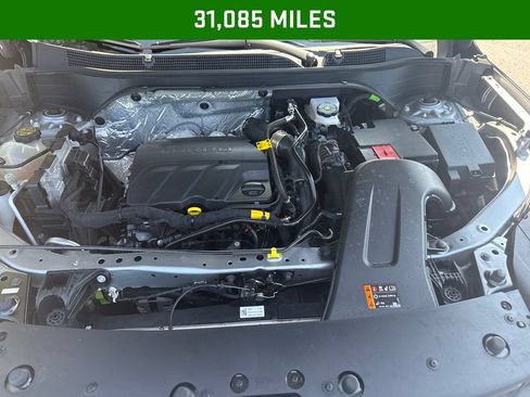 Used 2025 Chevrolet Trax LT FWD image 4