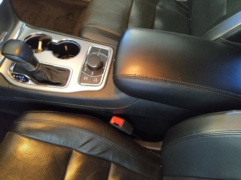 Used 2019 Jeep Grand Cherokee Limited w/ Luxury Group II AWD/4WD image 26