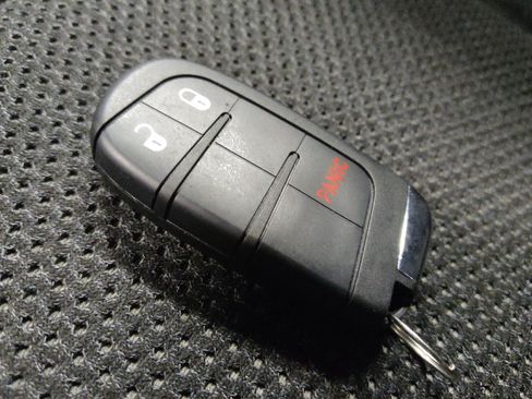 Used 2020 Jeep Compass Trailhawk AWD/4WD image 32
