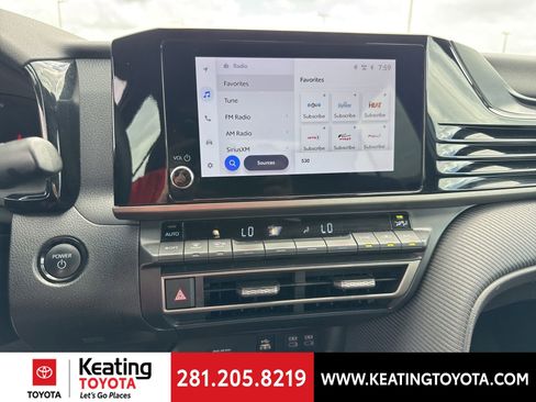 Used 2025 Toyota Camry SE image 21