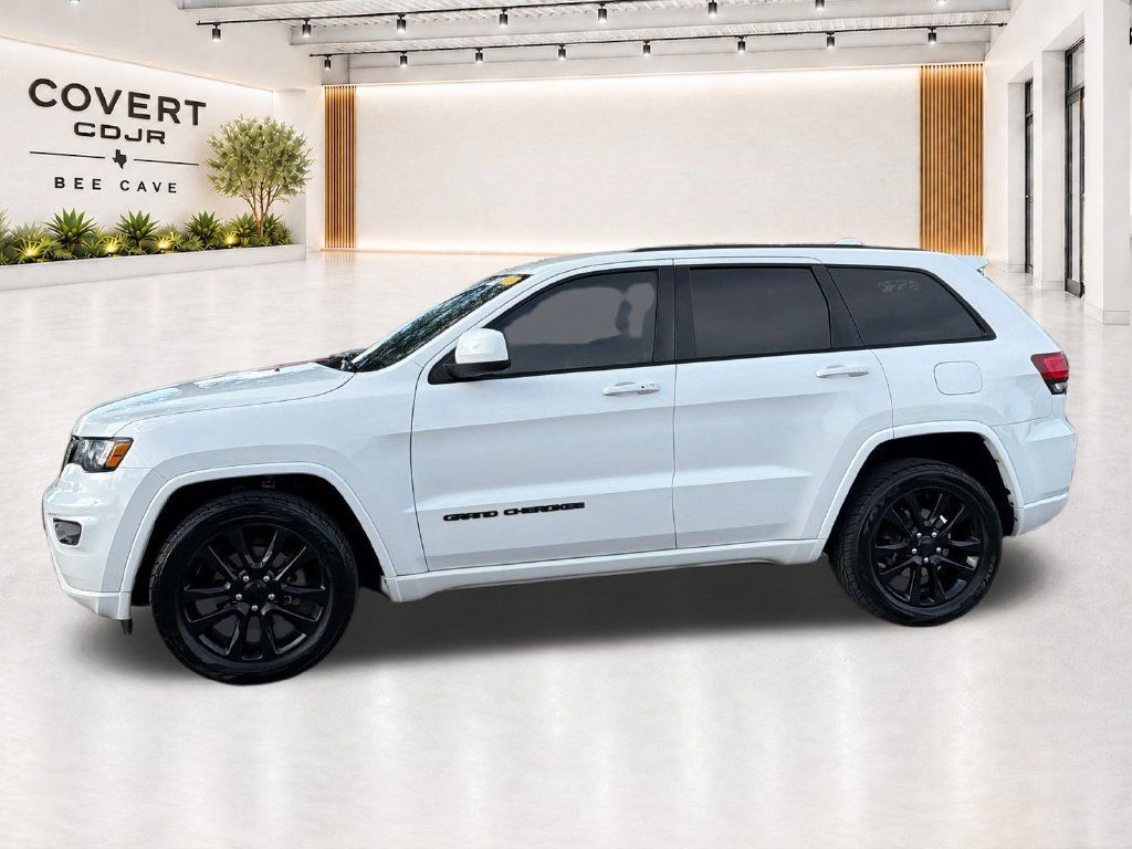 Used 2017 Jeep Grand Cherokee Altitude AWD/4WD image 4