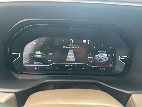 Used 2024 GMC Yukon XL Denali image 33