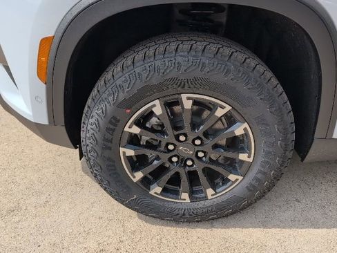 New 2026 Chevrolet Traverse Z71 w/ Enhanced Driving Package AWD/4WD image 3