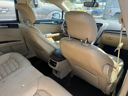 Used 2014 Ford Fusion SE w/ Equipment Group 202A FWD image 4