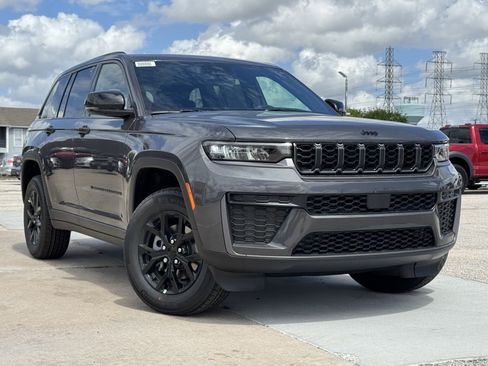 New 2026 Jeep Grand Cherokee Altitude RWD image 2