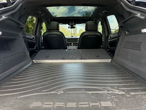Certified 2022 Porsche Cayenne Turbo w/ Performance Package (PG2) AWD/4WD image 35