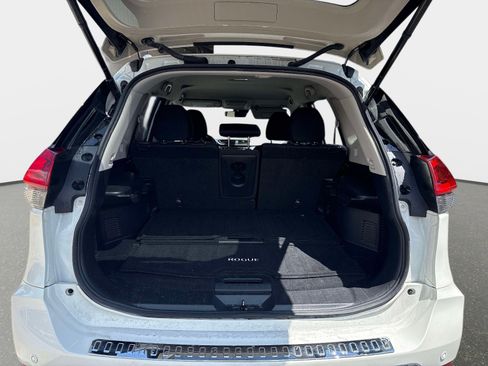 Certified 2020 Nissan Rogue SV FWD image 14
