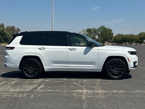 Used 2023 Jeep Grand Cherokee L Summit AWD/4WD image 3