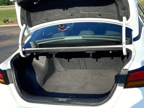 Used 2025 Nissan Altima 2.5 SV FWD image 31