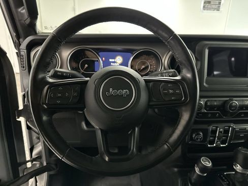 Used 2021 Jeep Gladiator Sport AWD/4WD image 13