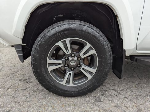 Used 2017 Toyota Tacoma TRD Sport w/ Tow Package (A/T) AWD/4WD image 47