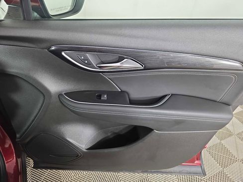 Used 2023 Buick Envision Essence image 28