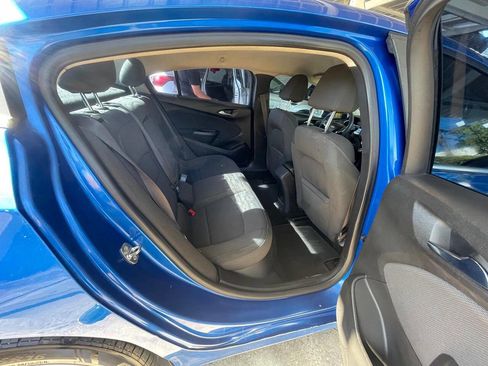 Used 2017 Chevrolet Cruze LT w/ Convenience Package FWD image 10