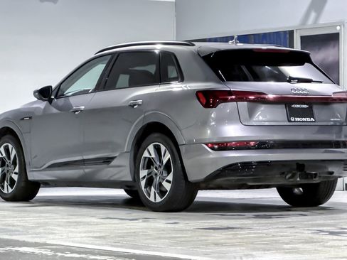 Used 2021 Audi e-tron Premium w/ Convenience Plus Package image 3