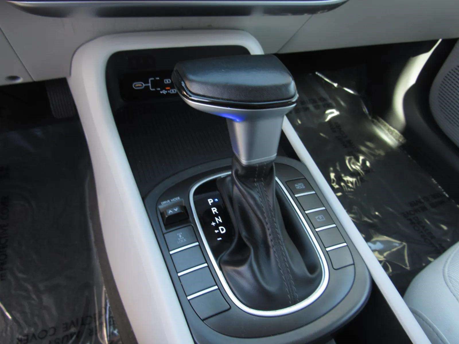 Used 2025 Hyundai Kona SEL AWD/4WD image 20