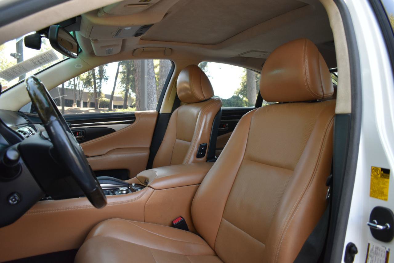 Used 2014 Lexus LS 460 w/ Comfort Package RWD image 22