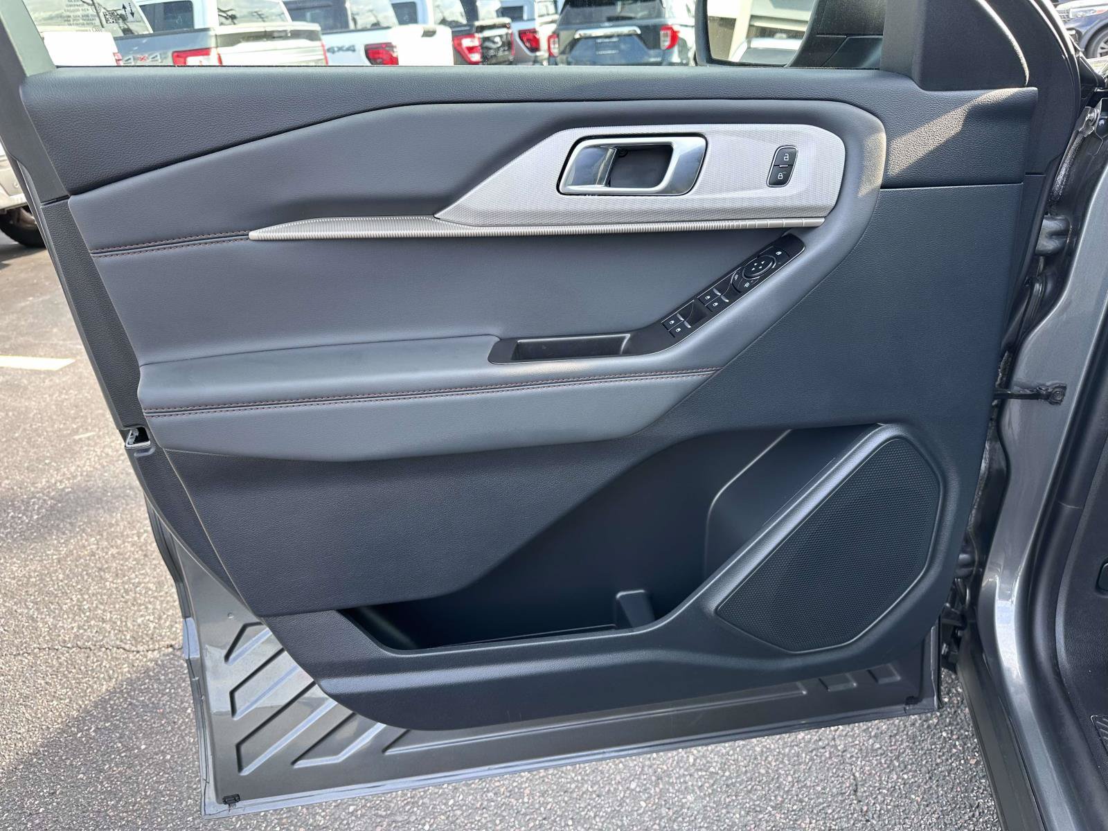Used 2026 Ford Explorer Active AWD/4WD image 9