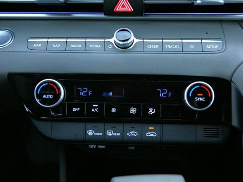 Used 2024 Hyundai Elantra SEL image 20