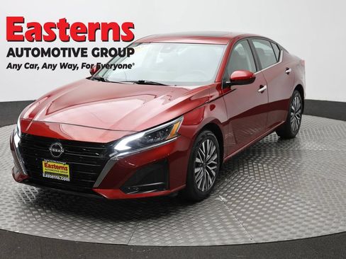 Used 2023 Nissan Altima 2.5 SV w/ SV Premium Package AWD/4WD image 1