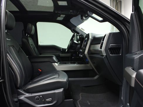 Used 2022 Ford F250 Platinum w/ FX4 Off-Road Package image 16