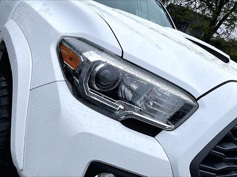 Certified 2021 Toyota Tacoma TRD Sport image 25
