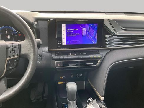Used 2025 Toyota Camry LE FWD image 7