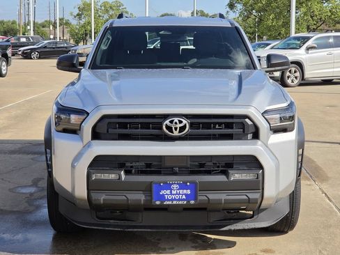 Used 2025 Toyota 4Runner SR5 AWD/4WD image 3