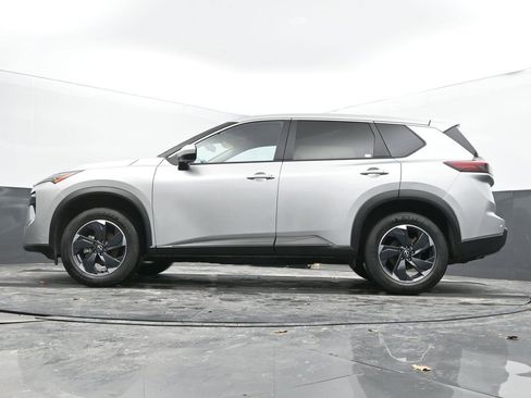 Used 2024 Nissan Rogue SV image 46
