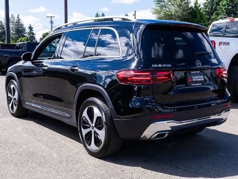 Used 2025 Mercedes-Benz GLB 250 4MATIC image 4